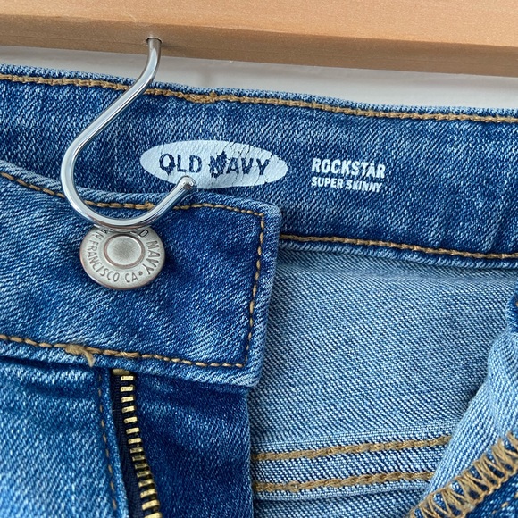 Old Navy Rockstar Super Skinny jeans - Picture 4 of 5